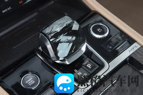 拆解捷豹 XFL 两款车型：看谁才是豪华轿车的务实性价比之选-2