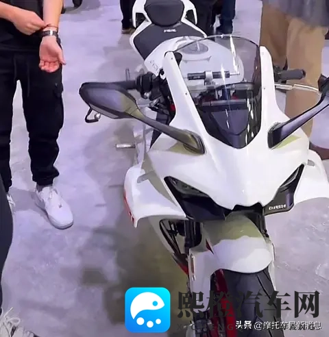 米兰车展_ 凯越450RR全新外观亮相-1