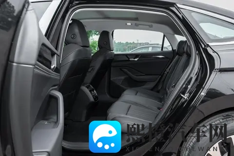 实体键回归 2026款全新大众迈腾实车亮相 现款1799万元起-1