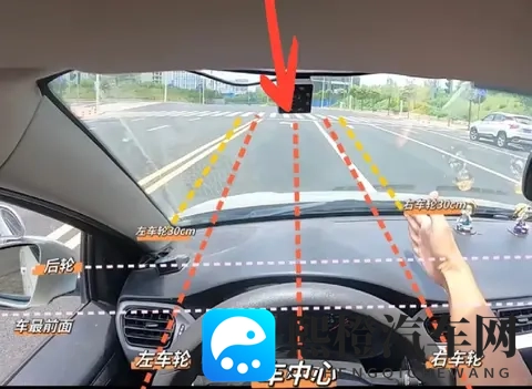 新手开车总感觉“车比路宽”?是你没搞懂这3个“视觉陷阱”!-1
