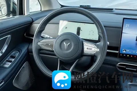 华为乾崑加持、全铝底盘,试驾26款岚图梦想家让意外-2