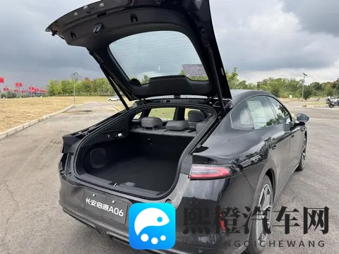 长安启源A06售1099万起,对比阿尔法S5除激光雷达还有优势吗?-1