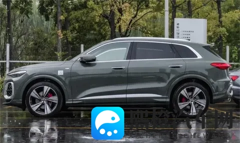 新款奥迪Q5L换三屏内饰,华为驾辅真顶配?轴距加长但价格悬了-2