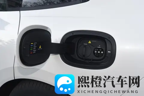 预售权益加码升级！欧拉5亮相车展，与Z世代年轻人共赴热爱-1