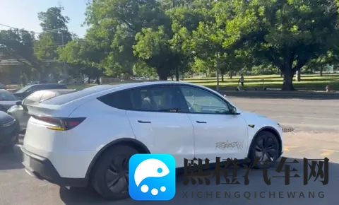 马斯克剧透特斯拉四款AI芯片!无人出租拿掉方向盘明年量产-3