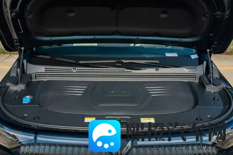 华为乾崑+鸿蒙座舱,试驾26款岚图梦想家,全能MPV实至名归-2