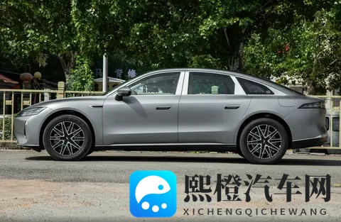 奇瑞风云A9L猎鹰700版_四座版将于11月15日上市-2