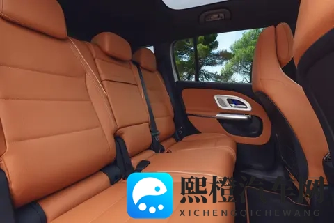 全新奔驰GLB内饰官图发布，配MBUX贯穿式大屏，12月8日全球首发-1