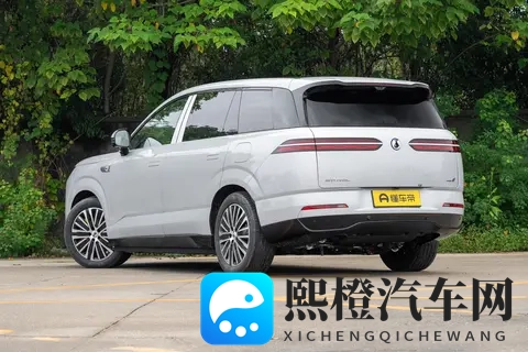 大六座SUV,39秒破百,续航1300km,腾势N8L适合家用-3
