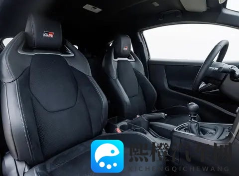 日系“小钢炮”,配GR运动套件,304匹马力、加速5秒,还有手动挡-1