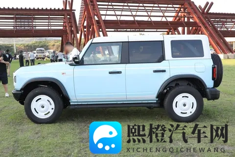 福特智趣烈马:高通骁龙8255芯片加持,156英寸Mini-LED屏-1