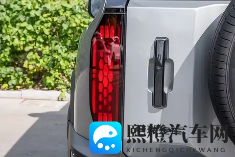 越野圈炸锅了！这台国产SUV一出手，合资硬派都慌了！-1