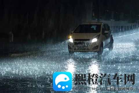 下暴雨开车,雨水撞击车头,会不会被吸入气缸?-1