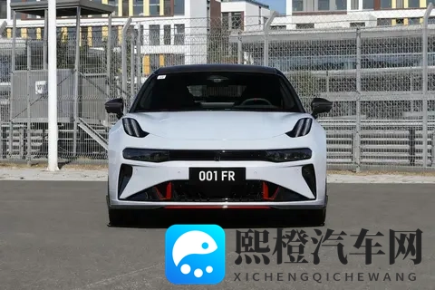 国产性能车硬碰硬,小米SU7 Ultra和极氪001 FR,到底谁更强?-1