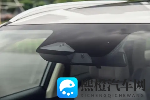 第三代蓝电 E5 PLUS 预售 1198 万起,230km 续航 + 四驱,家庭用户狂喜-1