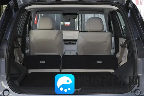 实测油耗不到6L,动力不输20万级增程SUV,它凭什么这么香?-3