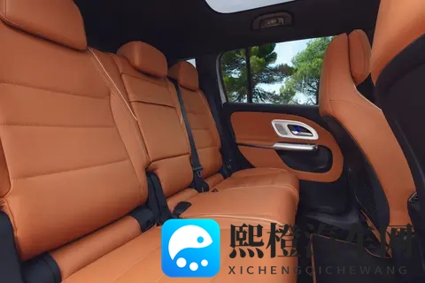 奔驰 GLB EV 要来了！巨屏内饰 + 冬天续航不缩水，是不是你要的科技感-2