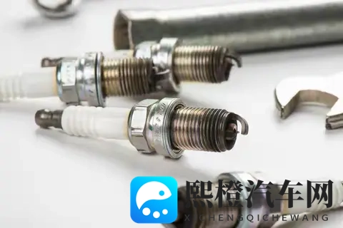 开了6年车,才知道原来火花塞根本不用定期换,都是经验!-1