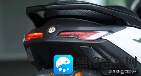 7980元买水冷150+ABS+TCS?这款平踏板把小排量配置卷到新高度!-3