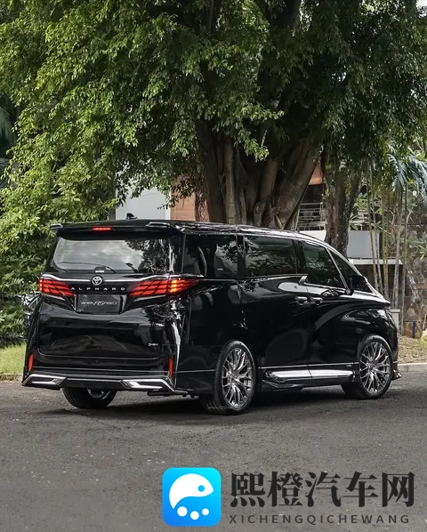 在床上打扑克牌：床第之间欢乐多，扑克牌声夜未央-1