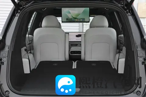 大型SUV怎么选？深蓝S09与领克900对比，谁更适合家用-2