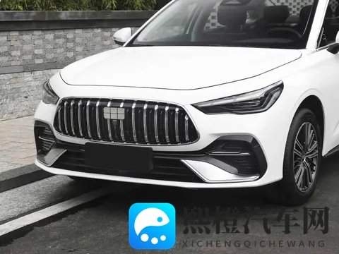 吉利“上硬菜”，688万三厢轿车，亏电油耗28L，买家用车看它-3