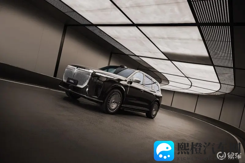 岚图泰山45万对决问界M9-1