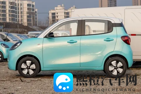 补贴价528万 宏光MINIEV四门版新车型上市 续航301km-3