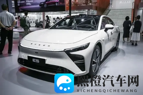 2025款星纪元ES 增程纯电可选,轴距3米,综合续航1645km-2