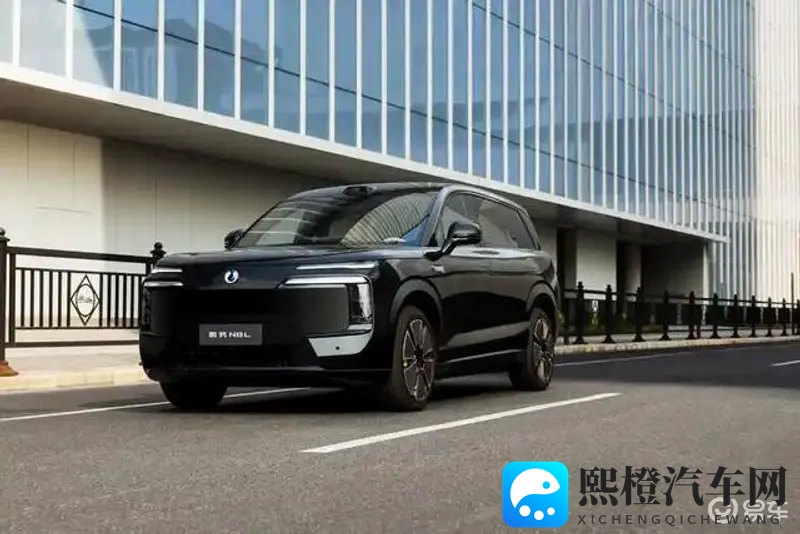 成品ppt网站大片在线观看:汽车设计艺术:揭秘未来趋势,灵感无限!-1