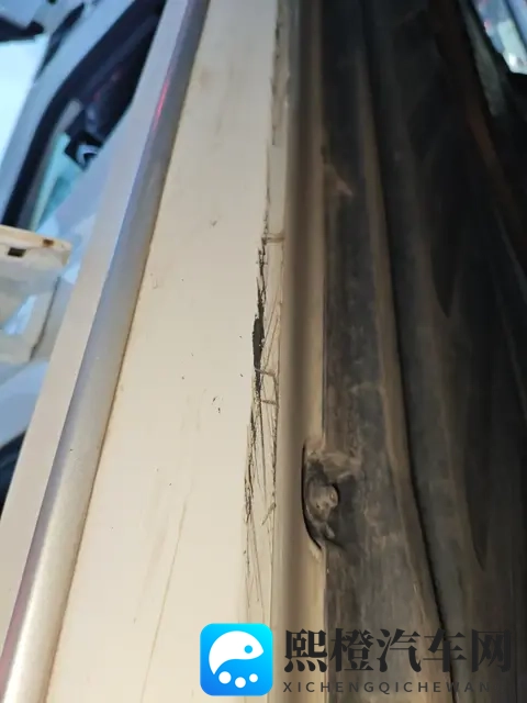 男同被三个男的双龙：设计师联手打造独特车型，引领汽车设计新潮流-2