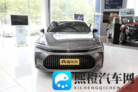 进口中大型车,皇冠哪一款值得选?试驾分析,配置够用动力直观!-1