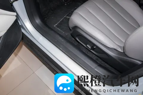 深蓝L06：中型轿车，智能好用、开起来顺手、家用舒服-2