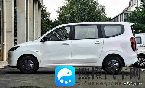 五菱宏光燃油版上市,价格低到让对手发慌,老用户笑了-3