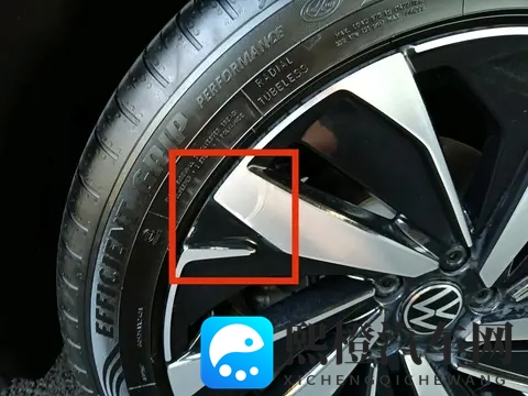 22年帕萨特330TSI豪华版，一手准新，12万享高级驾乘！-1