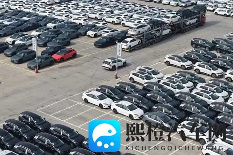 首超50%,新能源车历史性突破背后的变革|南方产业观-1