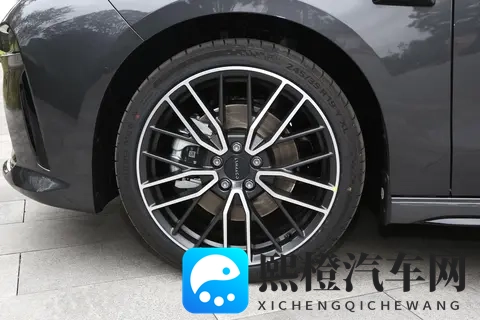 10万出头买20T+8AT,还能选装碳纤维尾翼,体验全新领克03-1