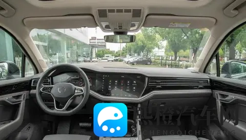 纯进口的中大型SUV，配20T发动机+空气悬挂，25款大众途锐能买？-3