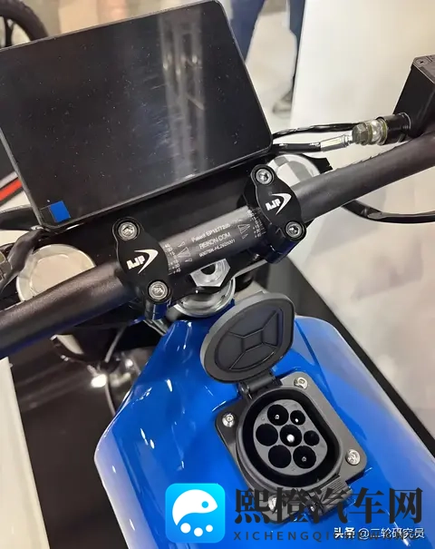 AJP Fulgora电动摩托VS传统燃油摩托,谁才是摩友新宠?-1