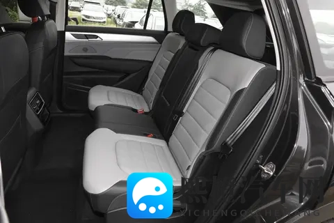 中大型SUV怎么选?2025款大众揽巡配置对比+选买指南-3