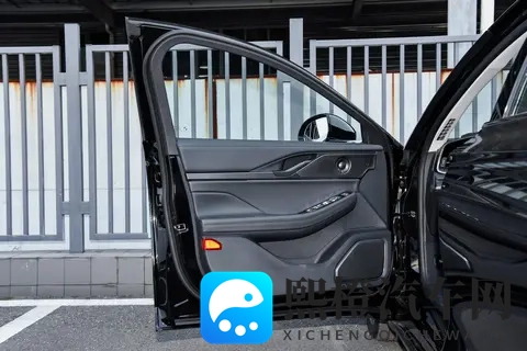 林肯Z配置差异化分析,混动、纯燃油具体该怎么选?-3