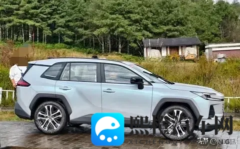 丰田全新威兰达实车正式亮相!全新外观设计 内饰调整 搭配混动系统-1