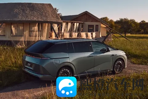 小鹏产品负责人解析电动三折叠设计 七座可秒变四座-2