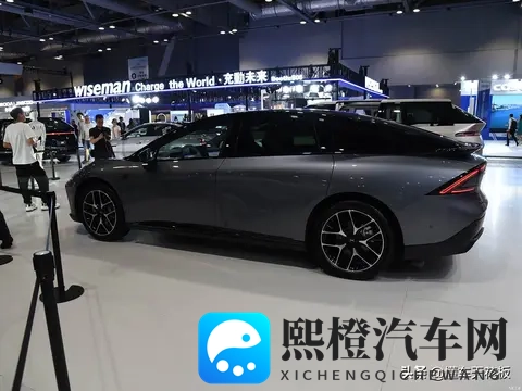 小鹏P7+ 20万级家用智能轿跑的均衡之选-3