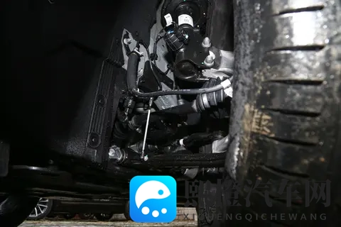 三上悠亚《同居男友》：汽车元素解析：一部剧揭示生活品质新象征-2