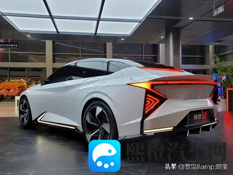 2025款灵悉L上市：1498万起售，五联屏+L2智驾，续航520km再升级-1