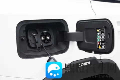 15万混动SUV选它不后悔?四驱+索尼音响,油耗低空间大-3