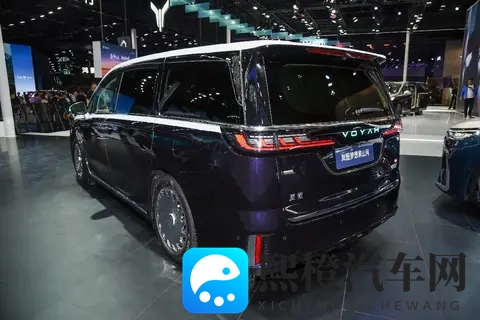 26款岚图梦想家乾崑系列,动力强劲、空间宽敞、配置丰富-1