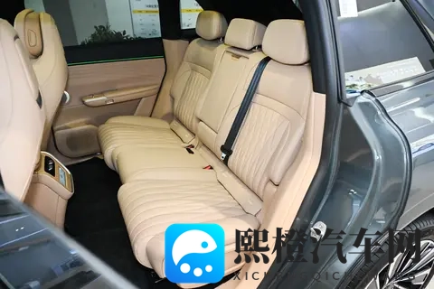 开2025款星纪元ET纯电Ultra四驱,女司机也可以在都市里“撒欢”-3