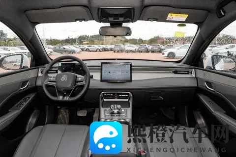 688万的吉利银河星耀6,遇上698万的秦PLUS DM,你怎么选?-3